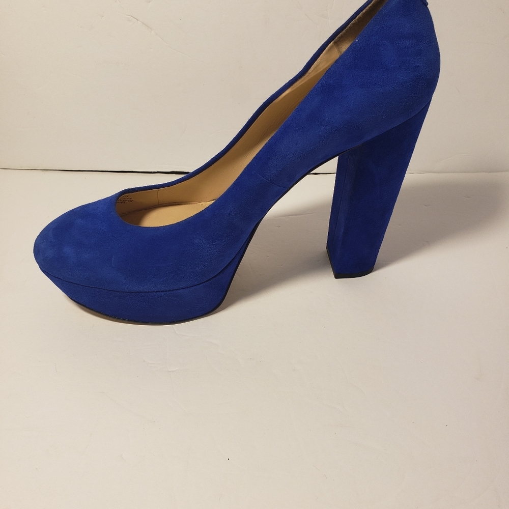 GUESS Platform Heels - Picture 4 of 9
